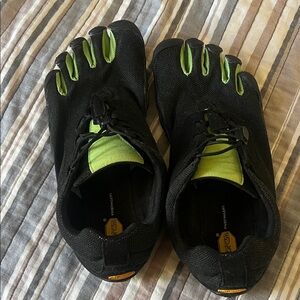 Black and Green Vibram Five-Finger Shoes 39 8.5 women’s Good condition
